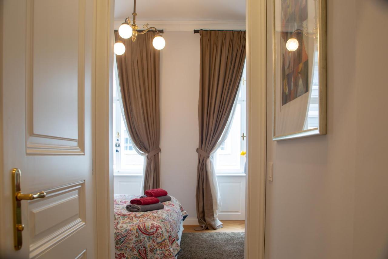 Stilvolles Apartment In Zentraler Lage Виена Екстериор снимка